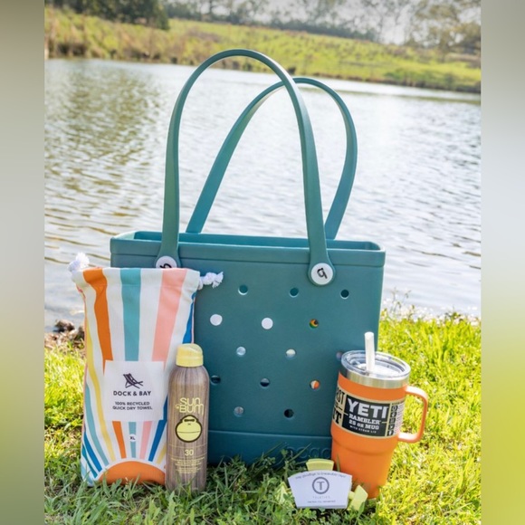 SOLD OUT ONE LEFT IN MY G I V E A W A Y Beach BAGS Retail $89.99 - Picture 10 of 13